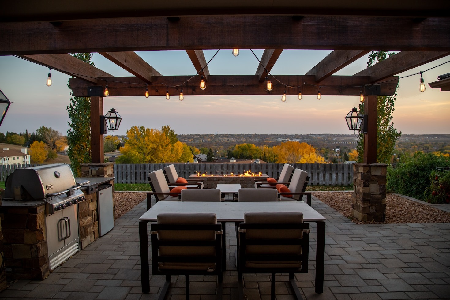 How To Host The Ultimate Backyard Feast
